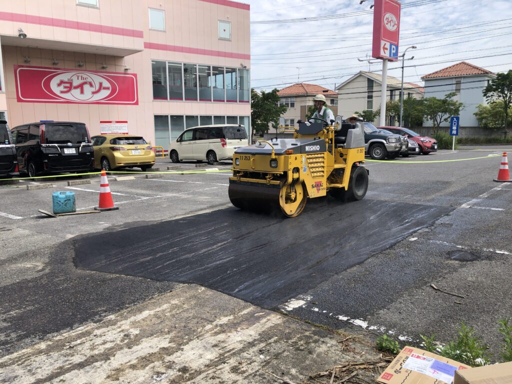 名古屋市守山区笹ヶ根 ダイソー守山吉根店様 ふたば舗装店